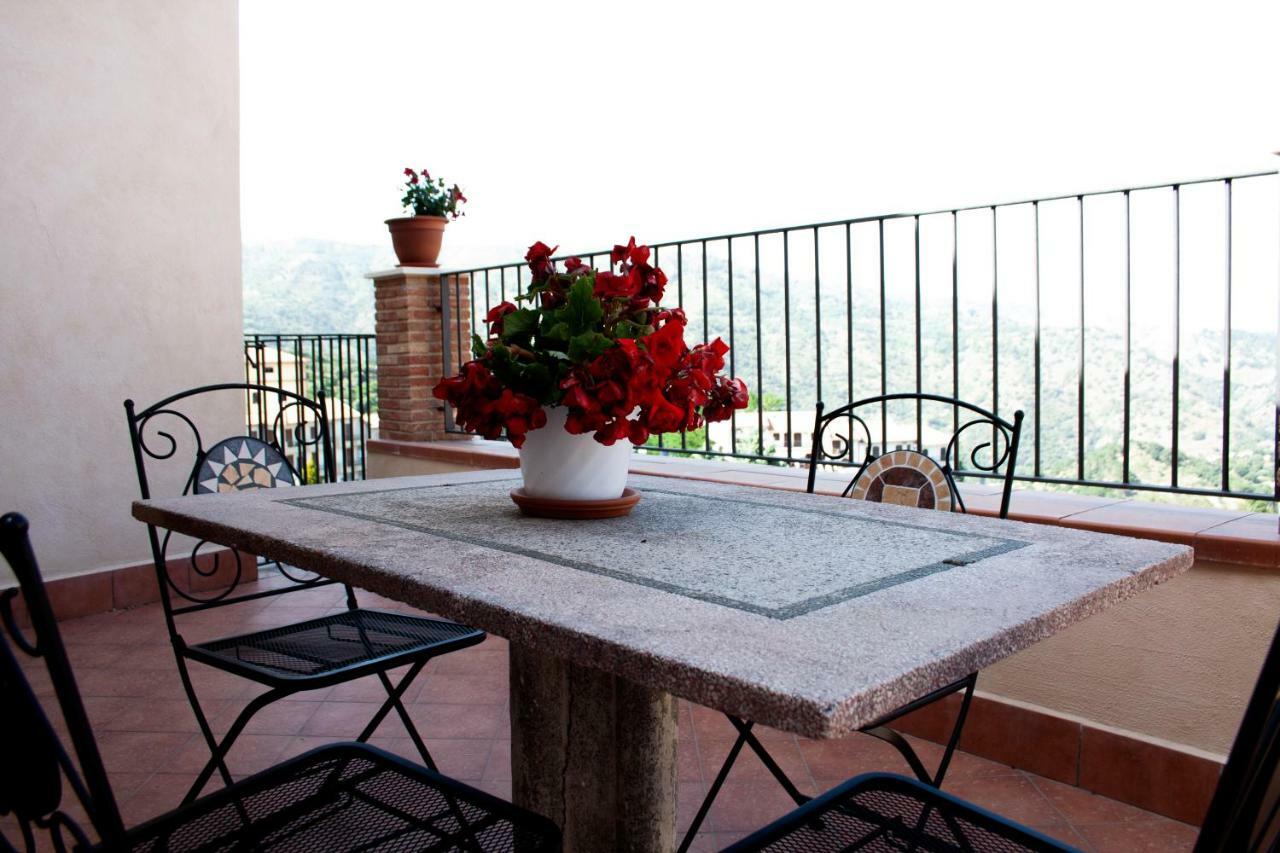 Casa Gambino Acomodação com café da manhã Savoca Exterior foto